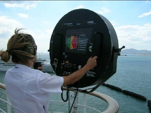 LRAD 1000 Long Range Acoustic Device - to scare pirates with a loud noise © SW